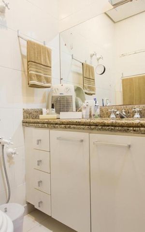 Casa à venda com 300m², 2 quartos e 4 vagasBanheiro Suíte 1
