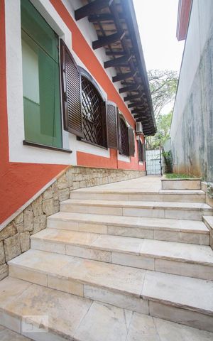 Casa à venda com 300m², 2 quartos e 4 vagasCorredor Externo
