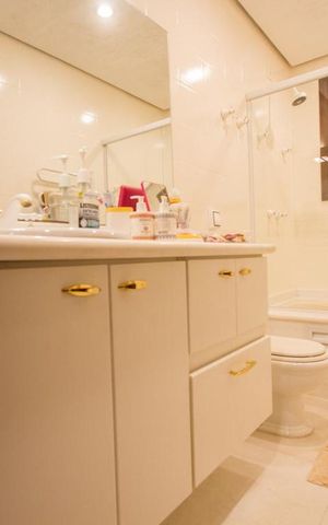 Casa à venda com 300m², 2 quartos e 4 vagasBanheiro Suíte 2
