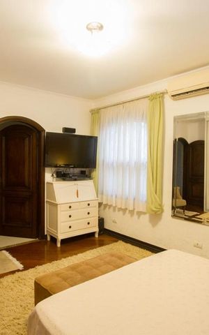 Casa à venda com 300m², 2 quartos e 4 vagasSuíte 1