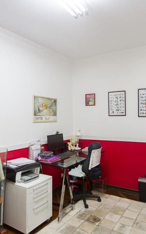 Casa à venda com 300m², 2 quartos e 4 vagasEscritório