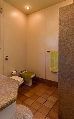 Casa à venda com 700m², 4 quartos e 4 vagas Casa à venda com 700m², 4 quartos e 4 vagasBanheiro da Suíte 3