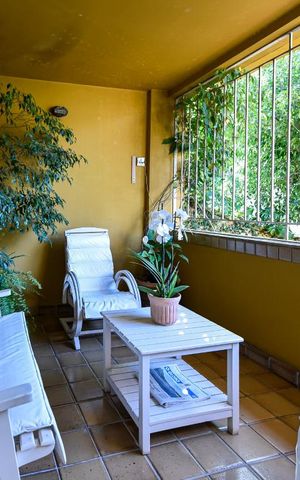 Casa à venda com 700m², 4 quartos e 4 vagas Casa à venda com 700m², 4 quartos e 4 vagasVaranda da Suíte 1