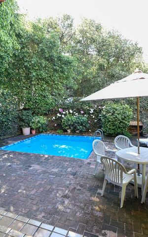 Casa à venda com 700m², 4 quartos e 4 vagas Casa à venda com 700m², 4 quartos e 4 vagasÁrea Externa - Piscina