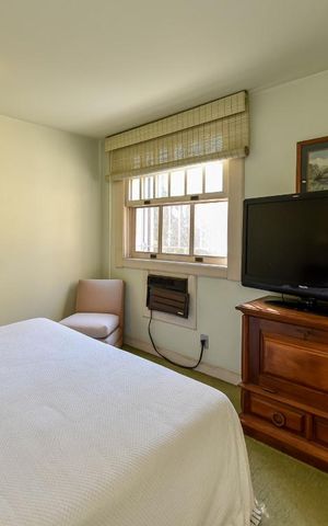 Casa à venda com 700m², 4 quartos e 4 vagas Casa à venda com 700m², 4 quartos e 4 vagasSuíte 4