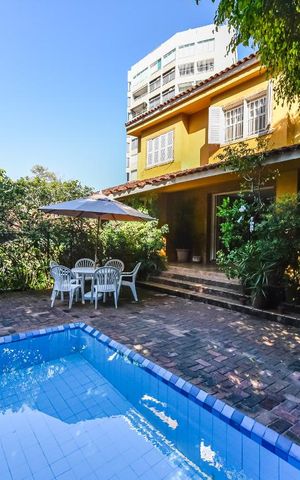 Casa à venda com 700m², 4 quartos e 4 vagas Casa à venda com 700m², 4 quartos e 4 vagasÁrea Externa - Piscina