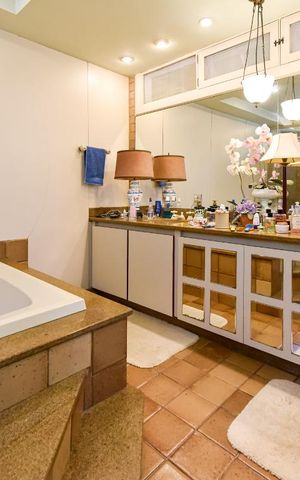 Casa à venda com 700m², 4 quartos e 4 vagas Casa à venda com 700m², 4 quartos e 4 vagasBanheiro da Suíte 1