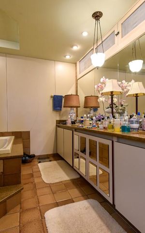 Casa à venda com 700m², 4 quartos e 4 vagas Casa à venda com 700m², 4 quartos e 4 vagasBanheiro da Suíte 1