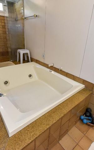 Casa à venda com 700m², 4 quartos e 4 vagas Casa à venda com 700m², 4 quartos e 4 vagasBanheiro da Suíte 1