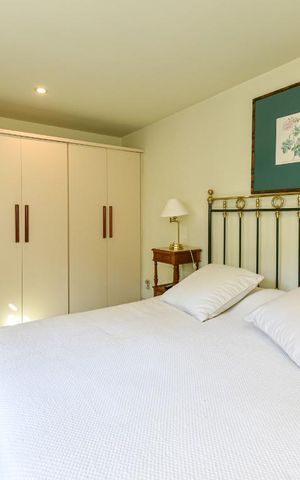 Casa à venda com 700m², 4 quartos e 4 vagas Casa à venda com 700m², 4 quartos e 4 vagasSuíte 4