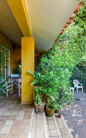 Casa à venda com 700m², 4 quartos e 4 vagas Casa à venda com 700m², 4 quartos e 4 vagasÁrea Externa - Varanda Piscina