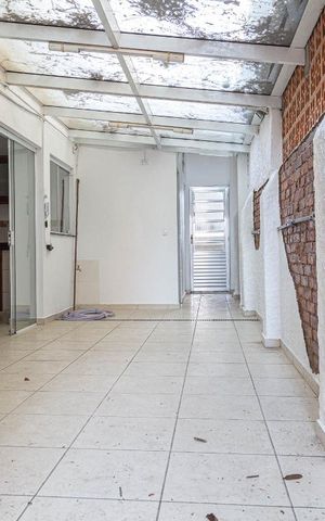Casa à venda com 180m², 2 quartos e sem vagaQuintal