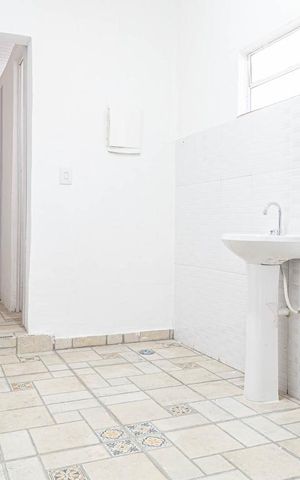 Casa à venda com 180m², 2 quartos e sem vagaBanheiro