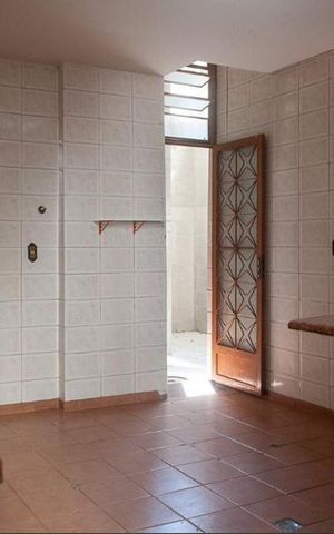 Casa à venda com 320m², 6 quartos e sem vaga Casa à venda com 320m², 6 quartos e sem vagaCozinha 2
