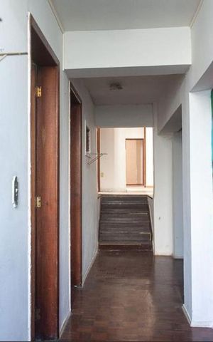 Casa à venda com 320m², 6 quartos e sem vaga Casa à venda com 320m², 6 quartos e sem vagaCorredor