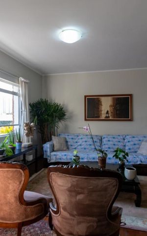 Casa à venda com 300m², 3 quartos e 6 vagas Casa à venda com 300m², 3 quartos e 6 vagasSala
