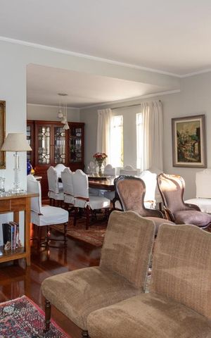 Casa à venda com 300m², 3 quartos e 6 vagas Casa à venda com 300m², 3 quartos e 6 vagasSala