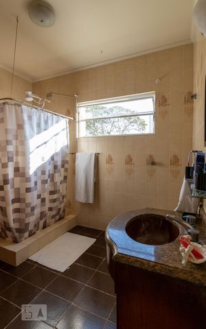 Casa à venda com 300m², 3 quartos e 6 vagas Casa à venda com 300m², 3 quartos e 6 vagasBanheiro
