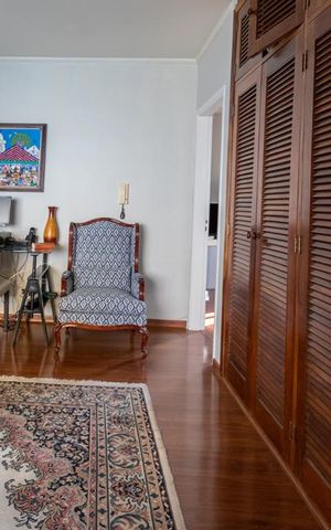 Casa à venda com 300m², 3 quartos e 6 vagas Casa à venda com 300m², 3 quartos e 6 vagasEscritório