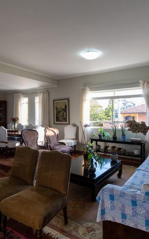 Casa à venda com 300m², 3 quartos e 6 vagas Casa à venda com 300m², 3 quartos e 6 vagasSala