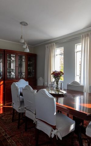 Casa à venda com 300m², 3 quartos e 6 vagas Casa à venda com 300m², 3 quartos e 6 vagasSala de Jantar
