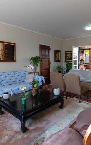 Casa à venda com 300m², 3 quartos e 6 vagas Casa à venda com 300m², 3 quartos e 6 vagasSala
