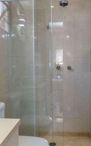 Apartamento à venda com 137m², 3 quartos e 5 vagas Apartamento à venda com 137m², 3 quartos e 5 vagasBanheiro Suíte 2