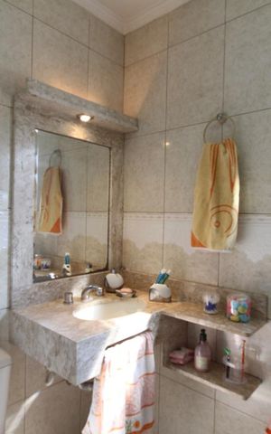 Casa à venda com 190m², 4 quartos e 1 vagaBanheiro