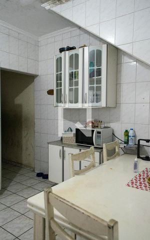Casa à venda com 78m², 2 quartos e 2 vagas Casa à venda com 78m², 2 quartos e 2 vagasCozinha