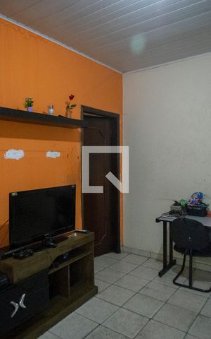 Casa à venda com 78m², 2 quartos e 2 vagas Casa à venda com 78m², 2 quartos e 2 vagasSala