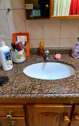 Casa à venda com 83m², 2 quartos e 2 vagasBanheiro