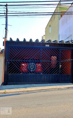 Casa à venda com 83m², 2 quartos e 2 vagasFachada