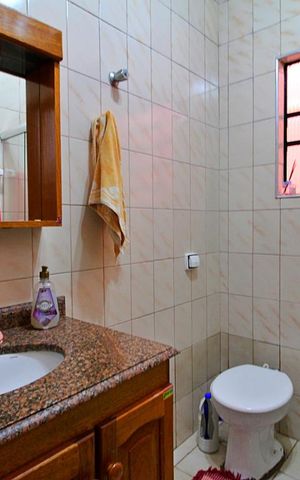 Casa à venda com 83m², 2 quartos e 2 vagasBanheiro