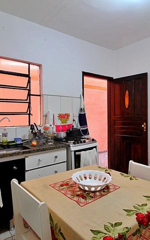 Casa à venda com 83m², 2 quartos e 2 vagasCozinha