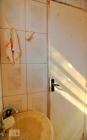 Casa à venda com 83m², 2 quartos e 2 vagasBanheiro de Serviço