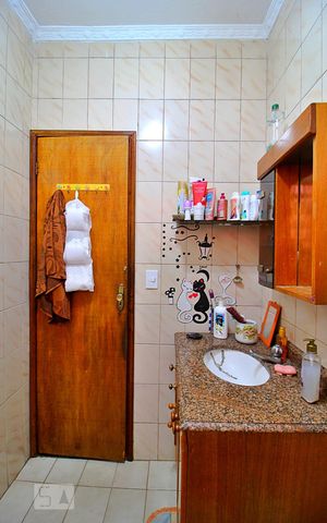 Casa à venda com 83m², 2 quartos e 2 vagasBanheiro