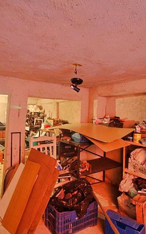 Casa à venda com 83m², 2 quartos e 2 vagasPorão