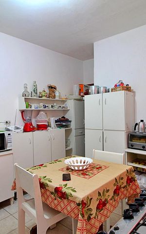 Casa à venda com 83m², 2 quartos e 2 vagasCozinha
