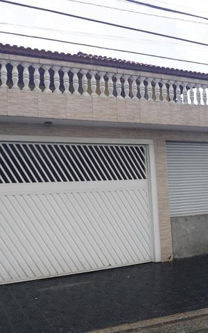 Casa à venda com 200m², 3 quartos e 2 vagasFachada