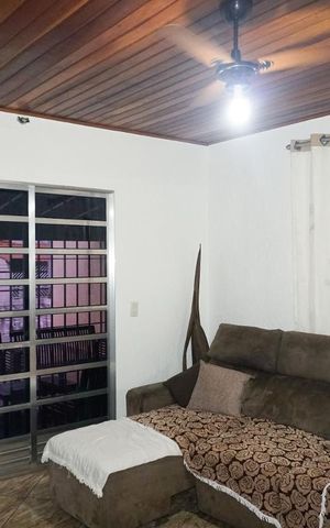 Casa à venda com 200m², 3 quartos e 2 vagasSala