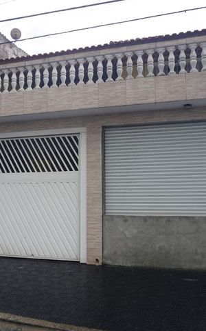 Casa à venda com 200m², 3 quartos e 2 vagasFachada