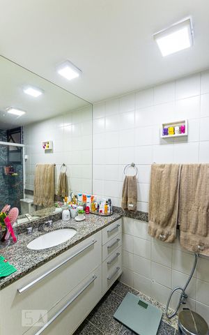 Apartamento à venda com 105m², 3 quartos e 2 vagas Apartamento à venda com 105m², 3 quartos e 2 vagasBanheiro Social