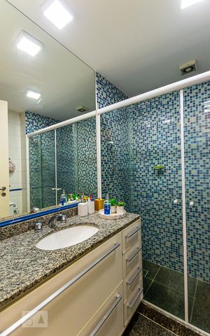 Apartamento à venda com 105m², 3 quartos e 2 vagas Apartamento à venda com 105m², 3 quartos e 2 vagasBanheiro da Suíte
