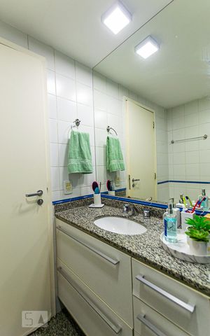 Apartamento à venda com 105m², 3 quartos e 2 vagas Apartamento à venda com 105m², 3 quartos e 2 vagasBanheiro da Suíte