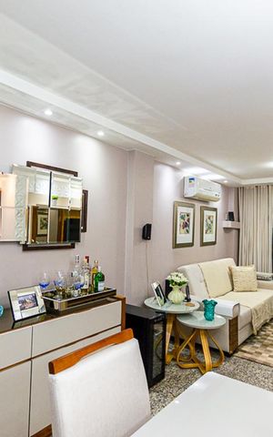Apartamento à venda com 105m², 3 quartos e 2 vagas Apartamento à venda com 105m², 3 quartos e 2 vagasSala