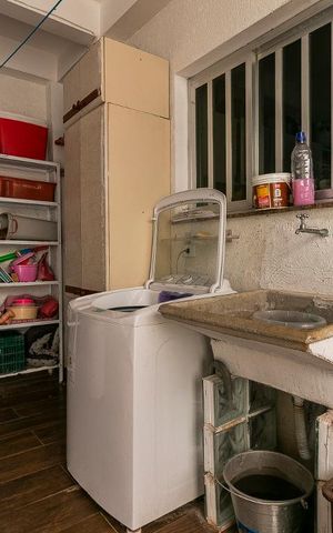 Casa à venda com 350m², 3 quartos e 1 vagaÁrea de Serviço