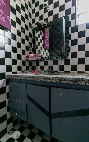 Casa à venda com 350m², 3 quartos e 1 vagaBanheiro da Suíte 2