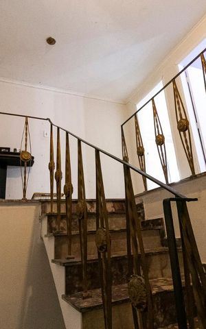 Casa à venda com 350m², 3 quartos e 1 vagaEscadas