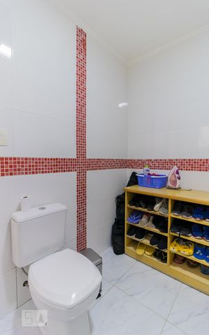 Casa à venda com 320m², 2 quartos e 3 vagas Casa à venda com 320m², 2 quartos e 3 vagasBanheiro