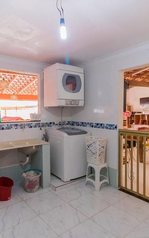 Casa à venda com 320m², 2 quartos e 3 vagas Casa à venda com 320m², 2 quartos e 3 vagasÁrea de Serviço